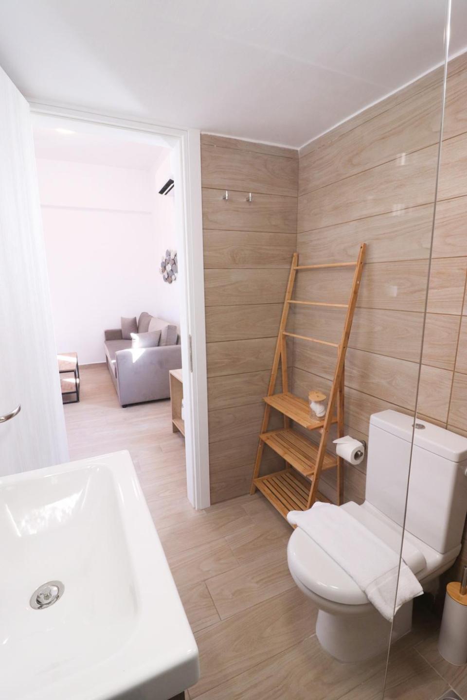 Emilia Suites Ermoupoli Bagian luar foto