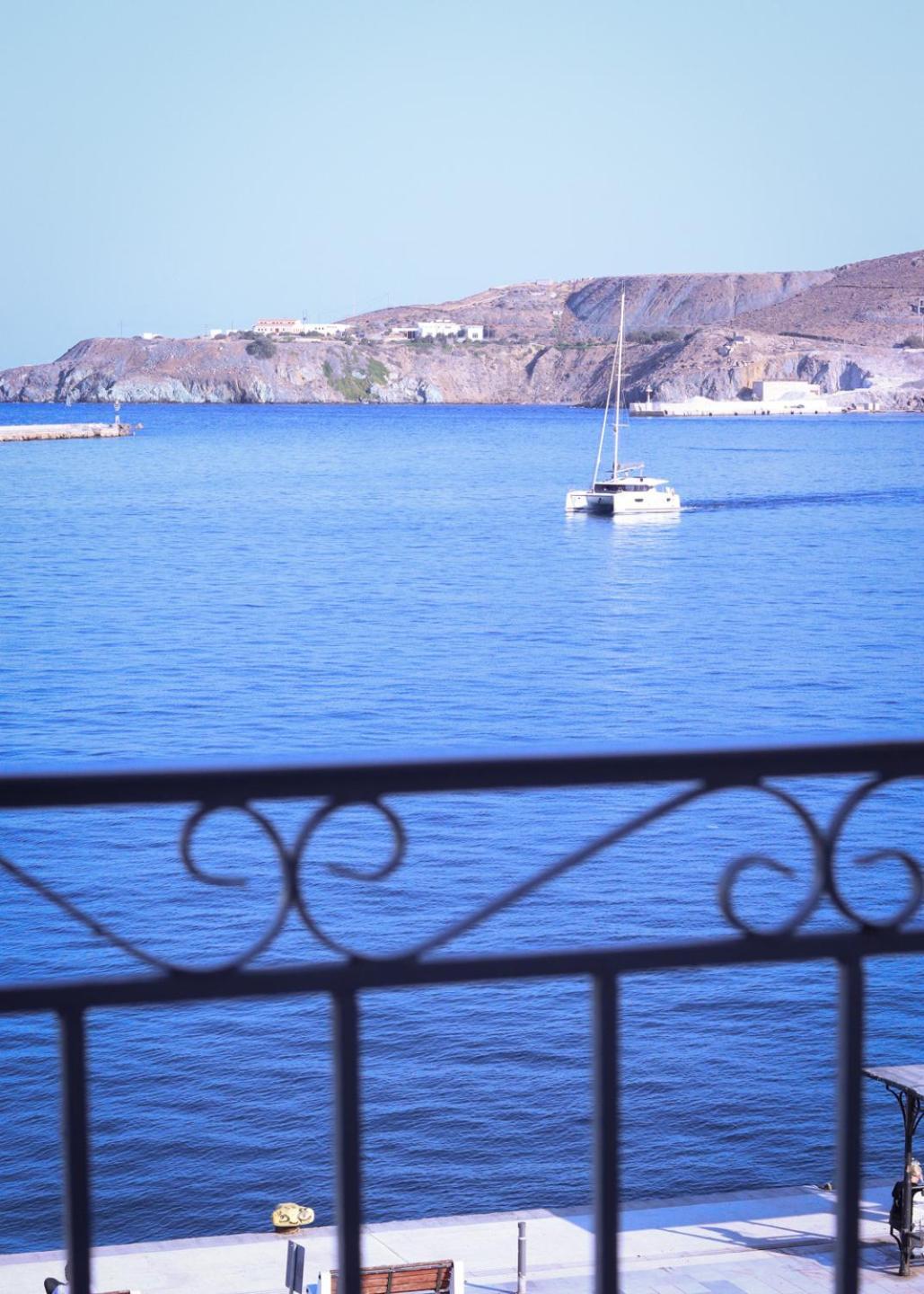 Emilia Suites Ermoupoli Bagian luar foto
