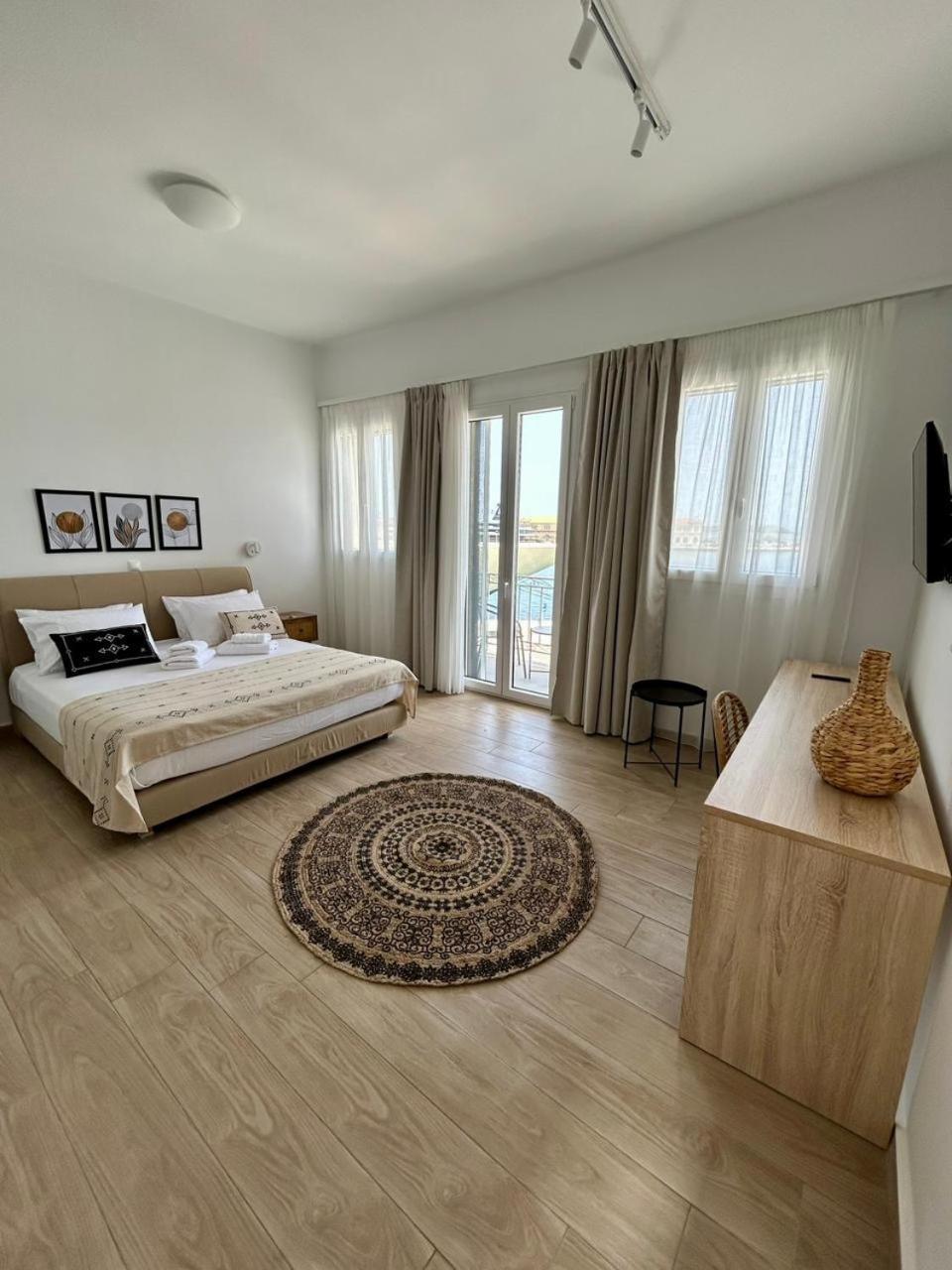 Emilia Suites Ermoupoli Bagian luar foto