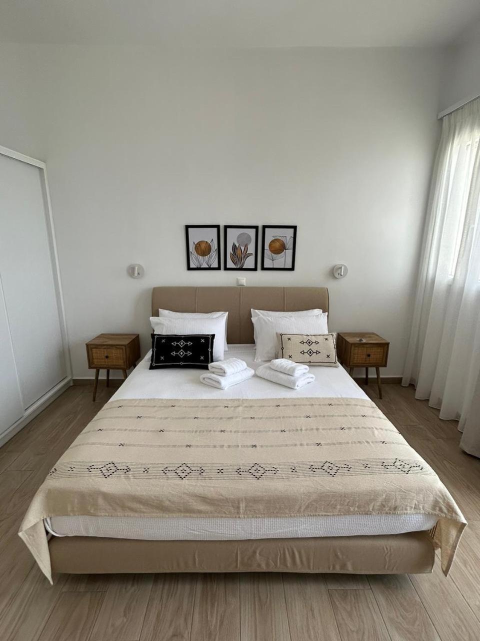 Emilia Suites Ermoupoli Bagian luar foto