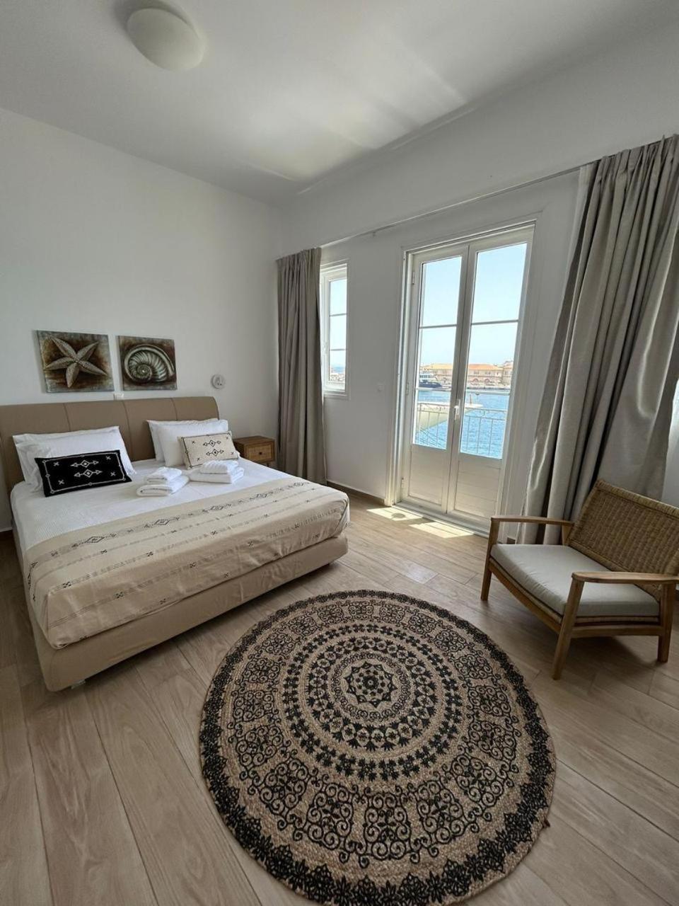 Emilia Suites Ermoupoli Bagian luar foto