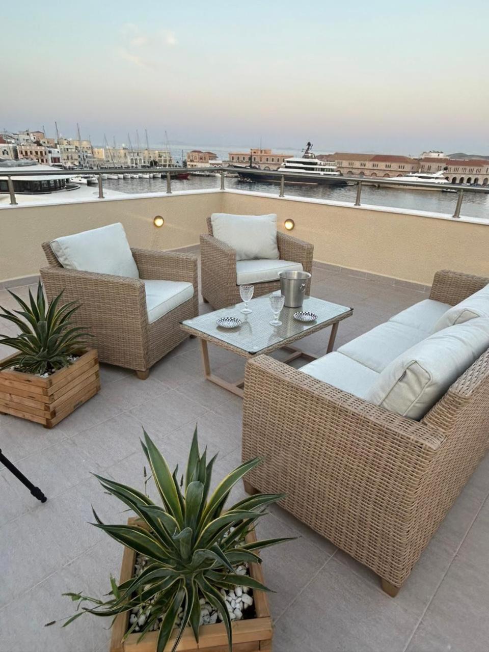 Emilia Suites Ermoupoli Bagian luar foto